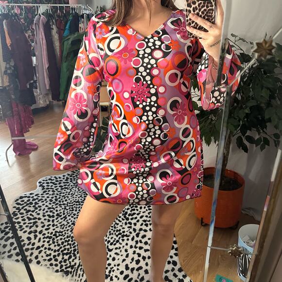 Costume 70s Printed Groovy Long Sleeve Mini Dress Halloween Pink Size M/L - Picture 5 of 6